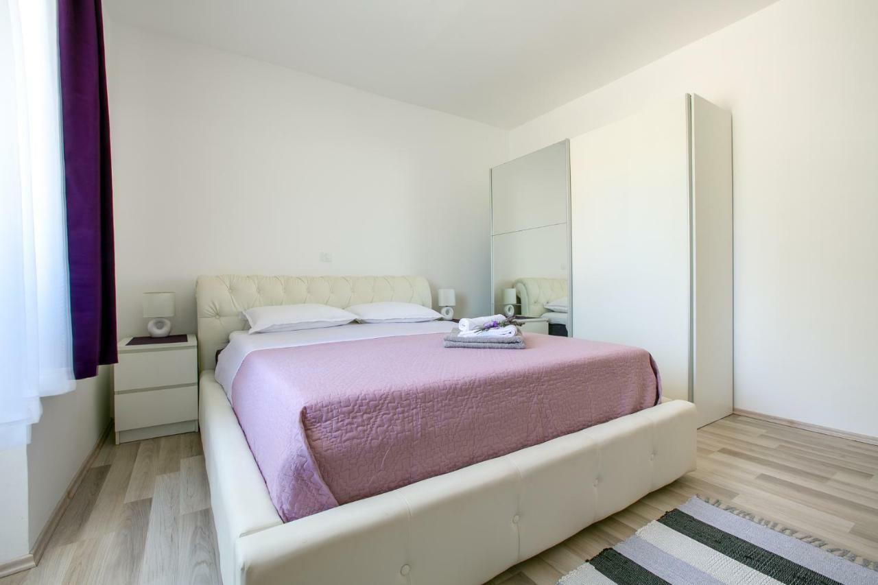 Apartment Maja Pula Exteriör bild